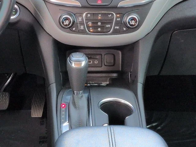 Used 2021 White Chevrolet Premier image 19