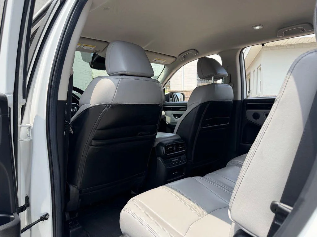 Used 2025 White Honda EX-L image 19