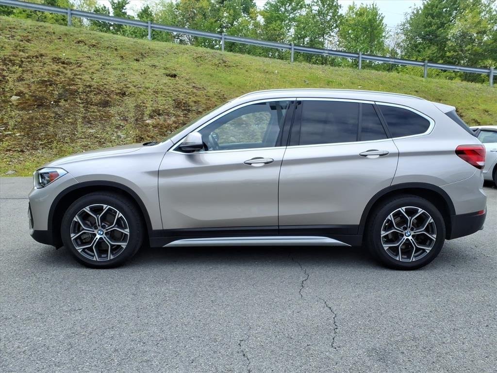 Used 2021 Cashmere Silver Metallic BMW xDrive28i image 3