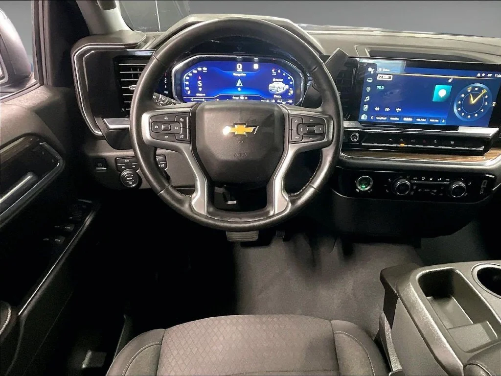 Used 2023 Black Chevrolet LT image 17