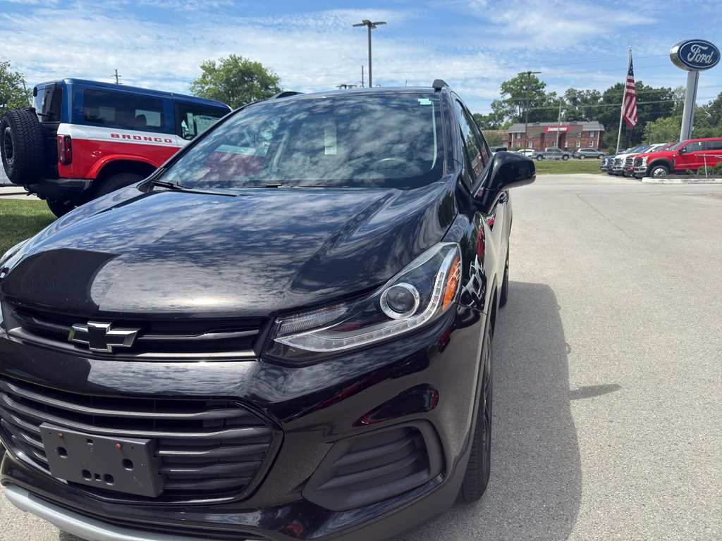 Used 2020  Chevrolet LT image 2