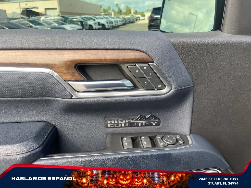 Used 2023 IRIDESCENT PEARL TRICOAT Chevrolet High Country image 22