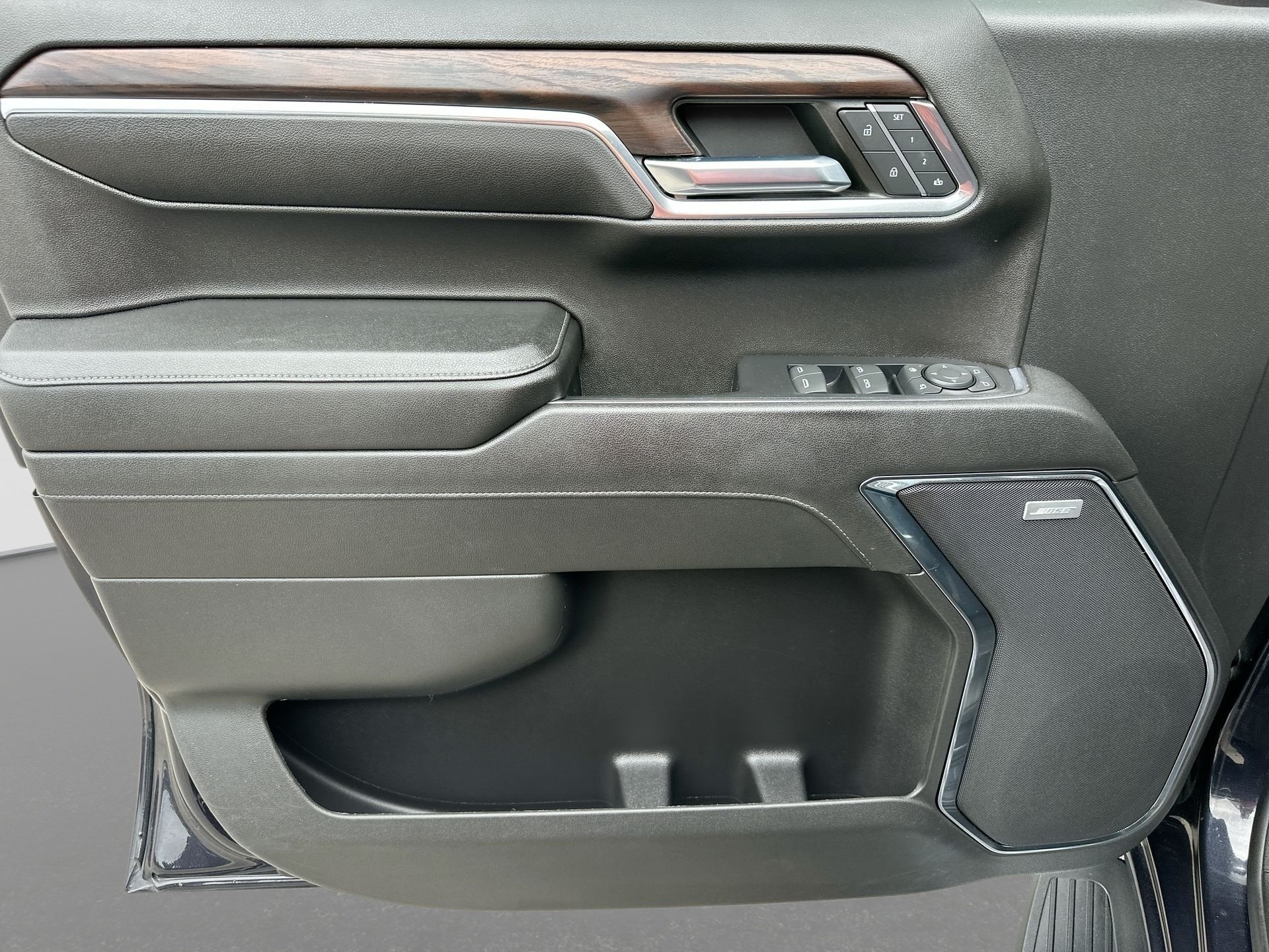 2023 GMC Sierra 1500 SLT - Photo 23