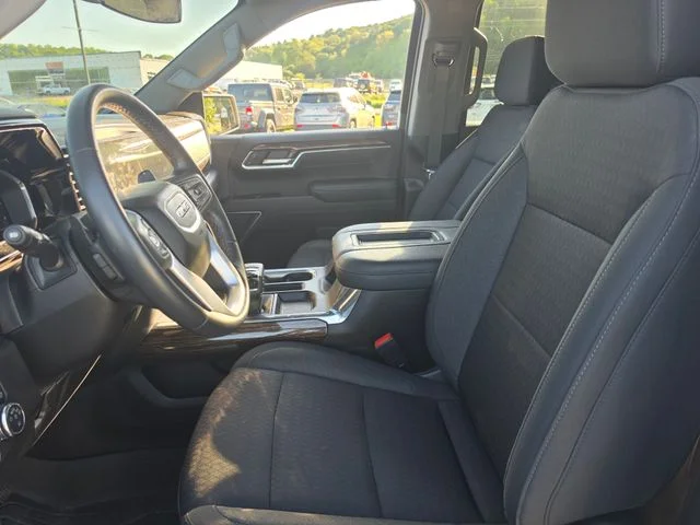 Used 2022 White GMC Elevation image 14