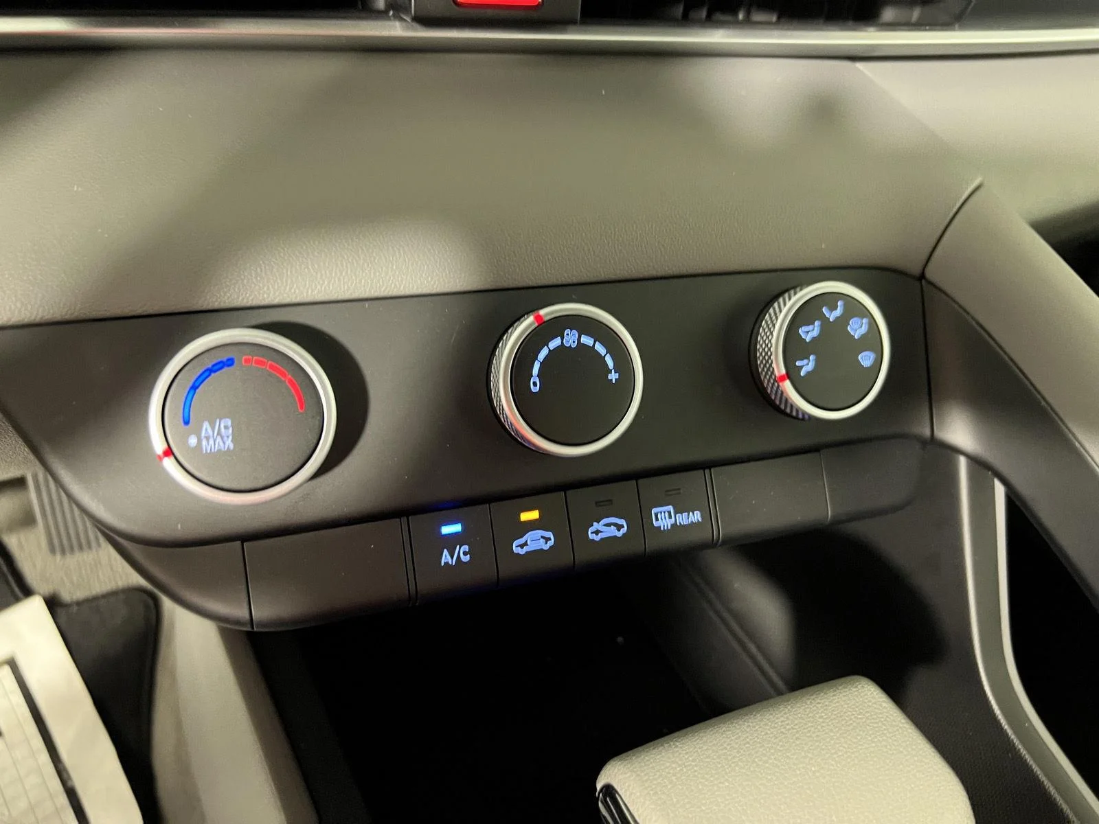 Used 2024 Abyss Black Hyundai SE image 6