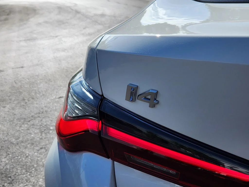 New 2026 Alpine White BMW xDrive40 image 20