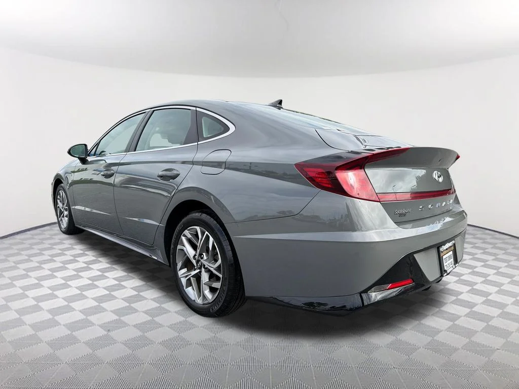 Used 2022 Gray Hyundai SEL image 7