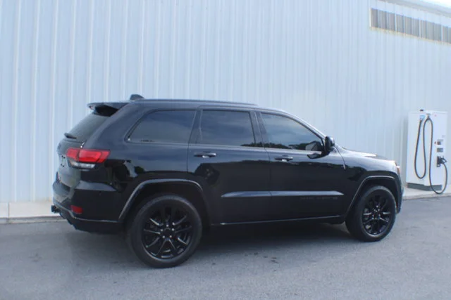 Used 2019 Diamond Black Crystal Pearlcoat Jeep Altitude image 2