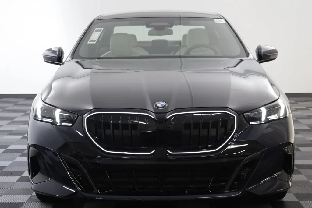 New 2027 CARBON BLACK BMW 530i xDrive image 23