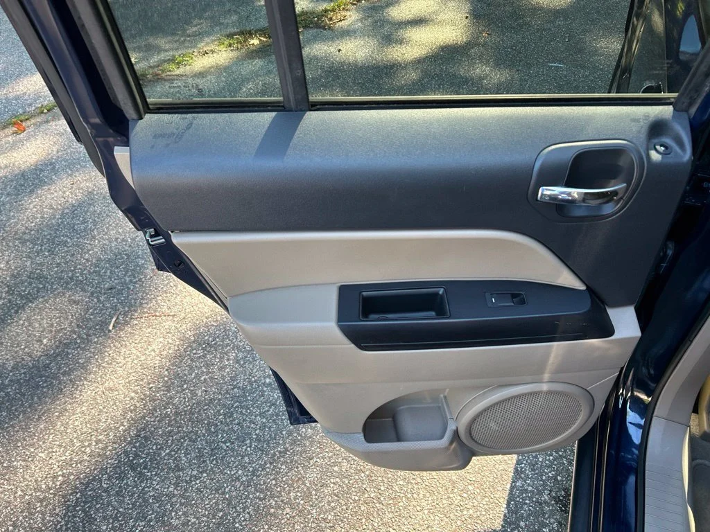 Used 2017 Blue Jeep Sport image 22