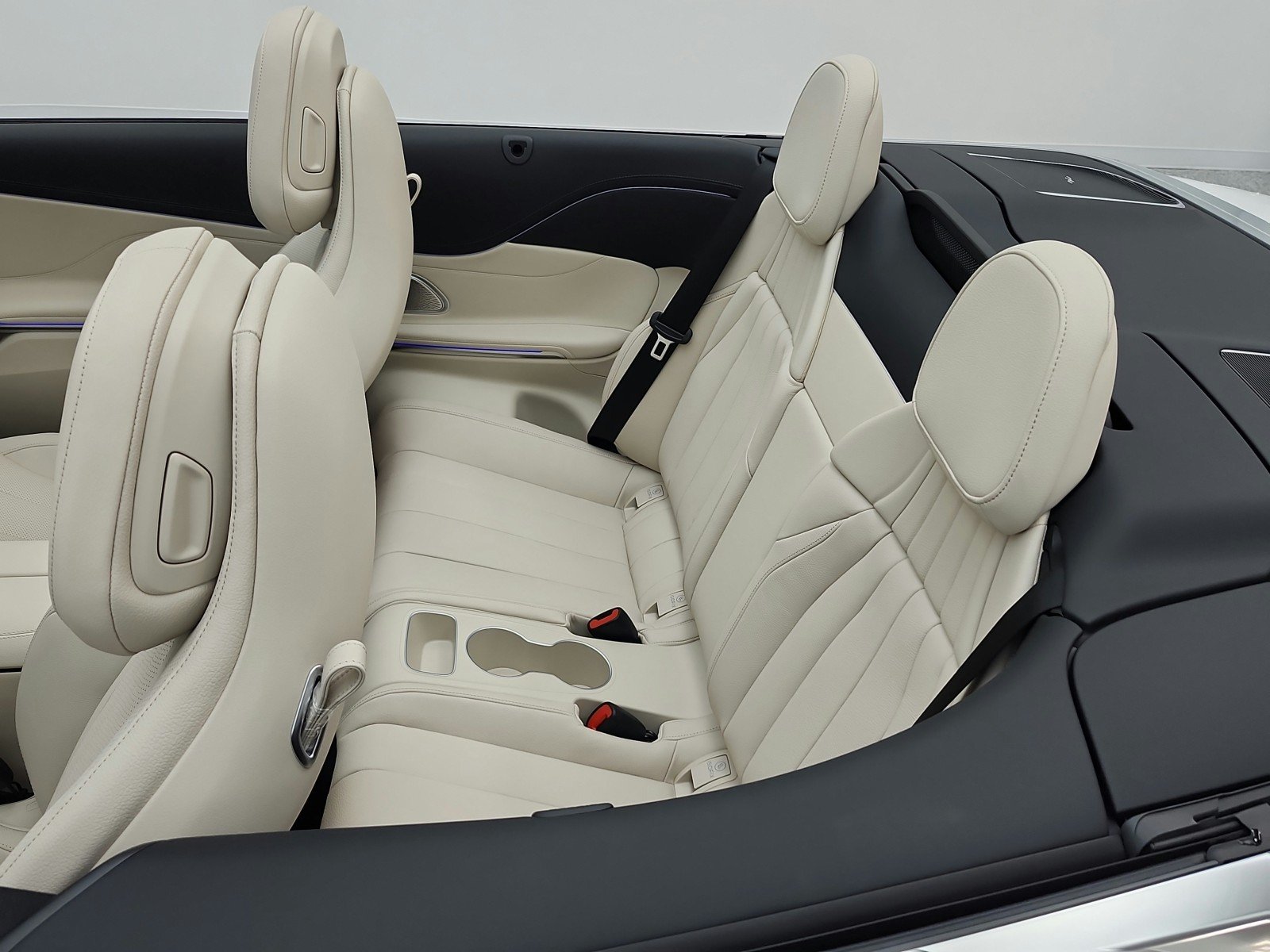 Certified Used 2026 MANUFAKTUR Moonlight White Metallic Mercedes-Benz AMG® CLE 53 4MATIC+ Cabriolet image 11