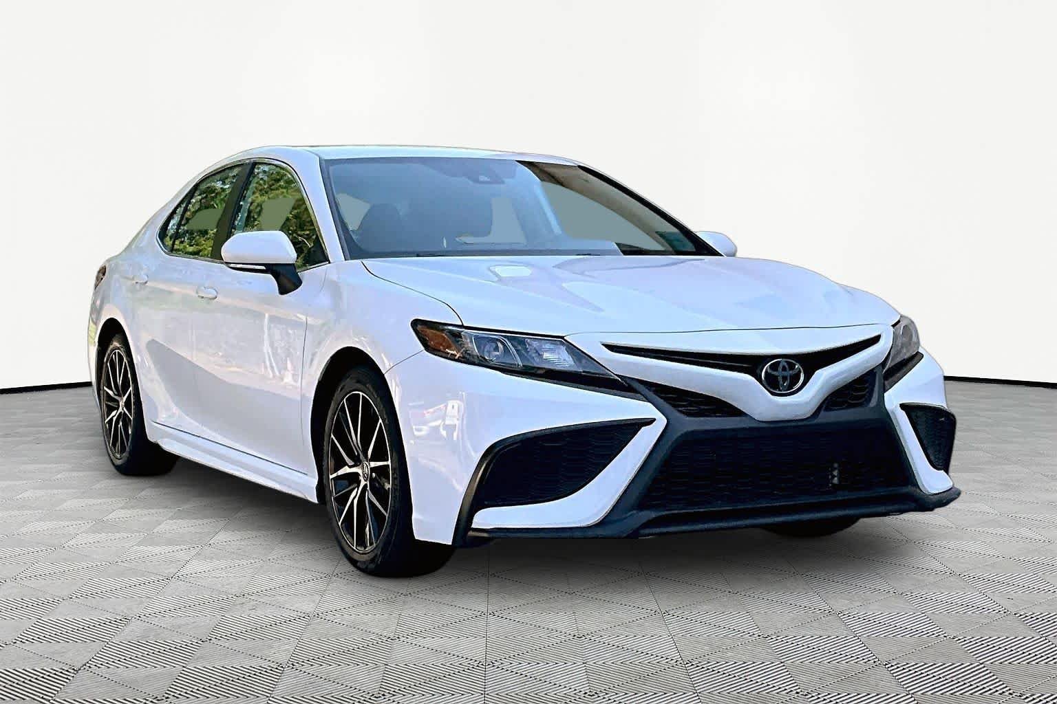 Used 2022 White Toyota SE image 3