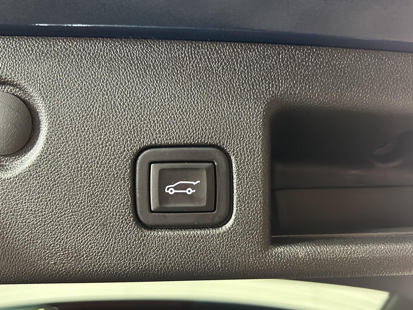 Used 2024 Lakeshore Blue Metallic Chevrolet LT image 9