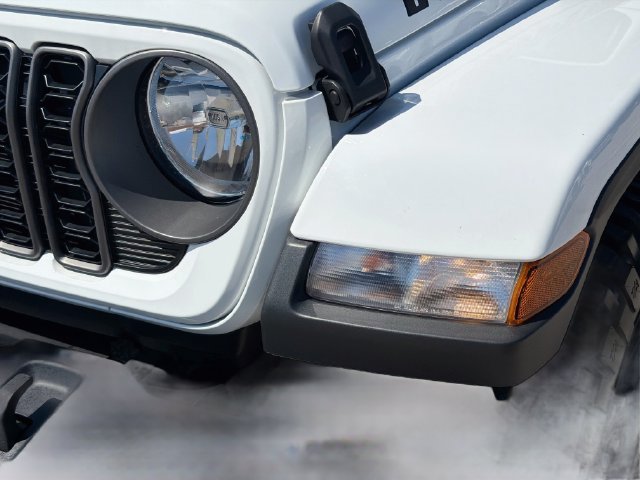 Used 2025 Bright White Clearcoat Jeep High Tide image 9