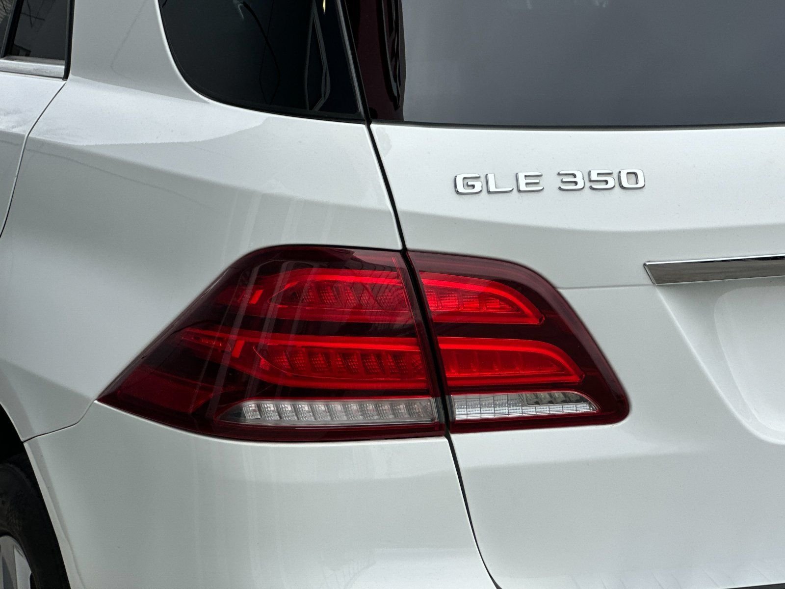 Used 2018 White Mercedes-Benz GLE 350 image 25