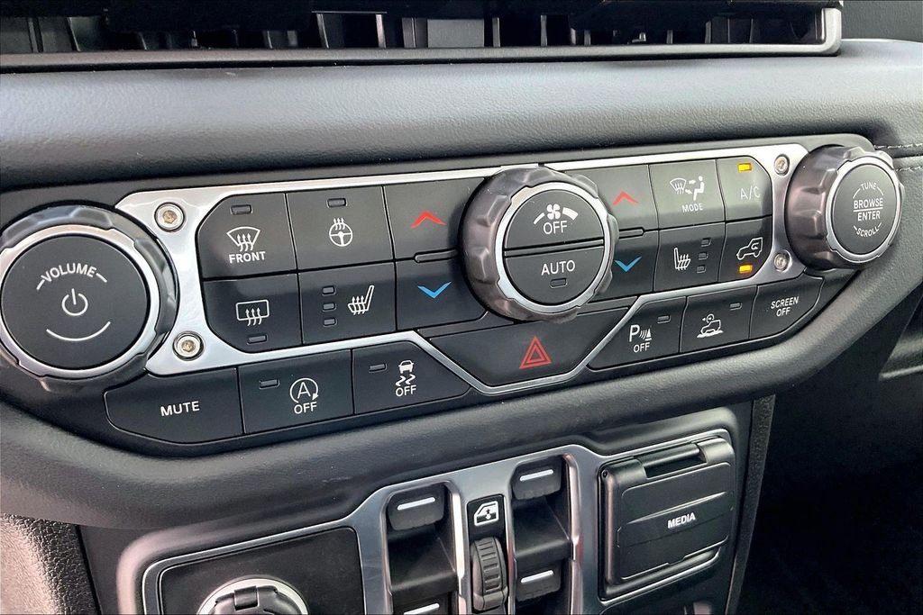 New 2026 Jeep Wrangler Sahara 4D Sport Utility