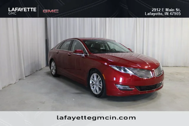 Used 2016 Red Lincoln Base image 1