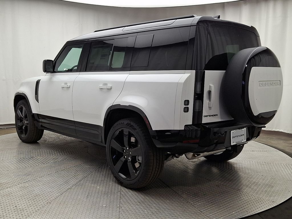 New 2026 Fuji White Land Rover X-Dynamic SE image 4