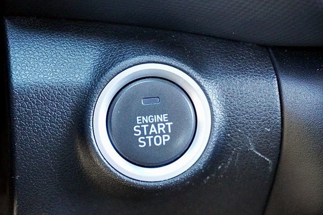 Used 2023 Green Hyundai SEL image 28