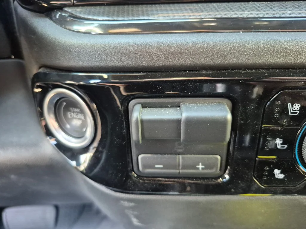 Used 2025 Gray Chevrolet ZR2 image 30