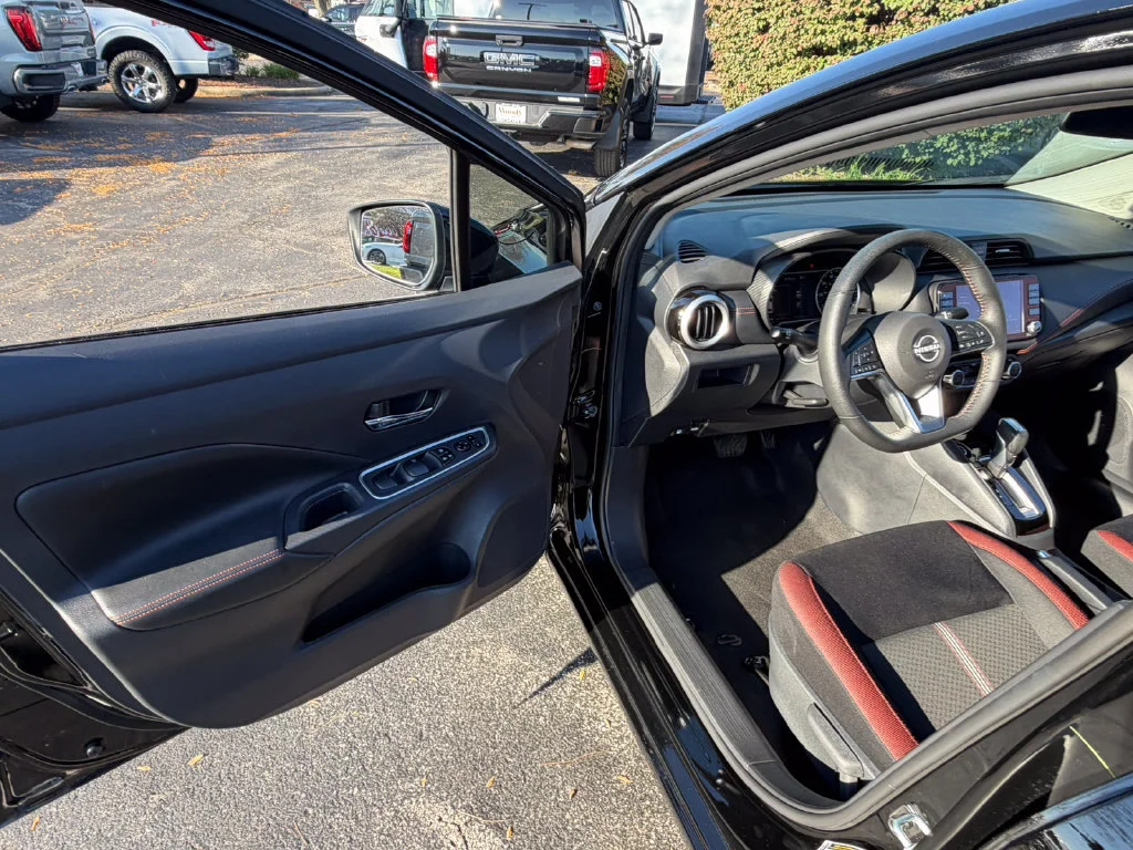 2025 Nissan Versa Sedan SR - Photo 23