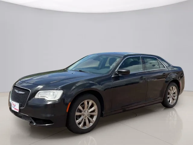 Pre-Owned 2018 Chrysler 300 TOURING