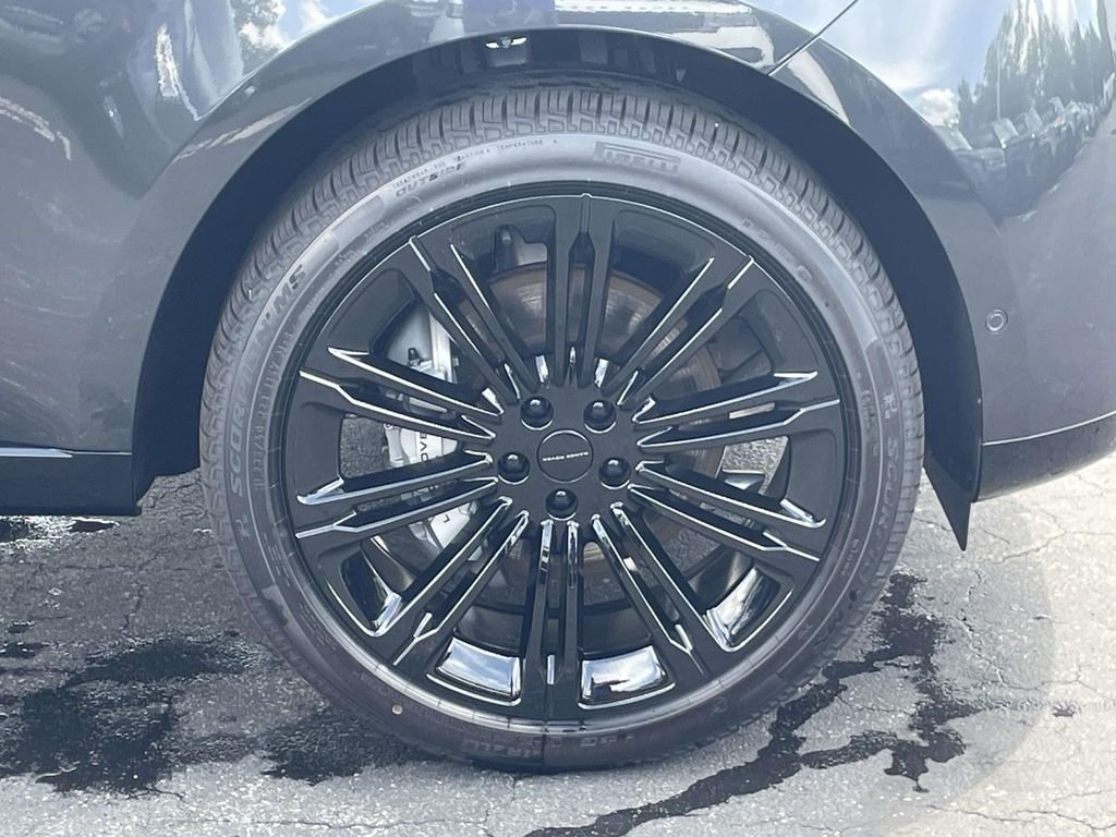 New 2026 Carpathian Grey Land Rover SE image 5