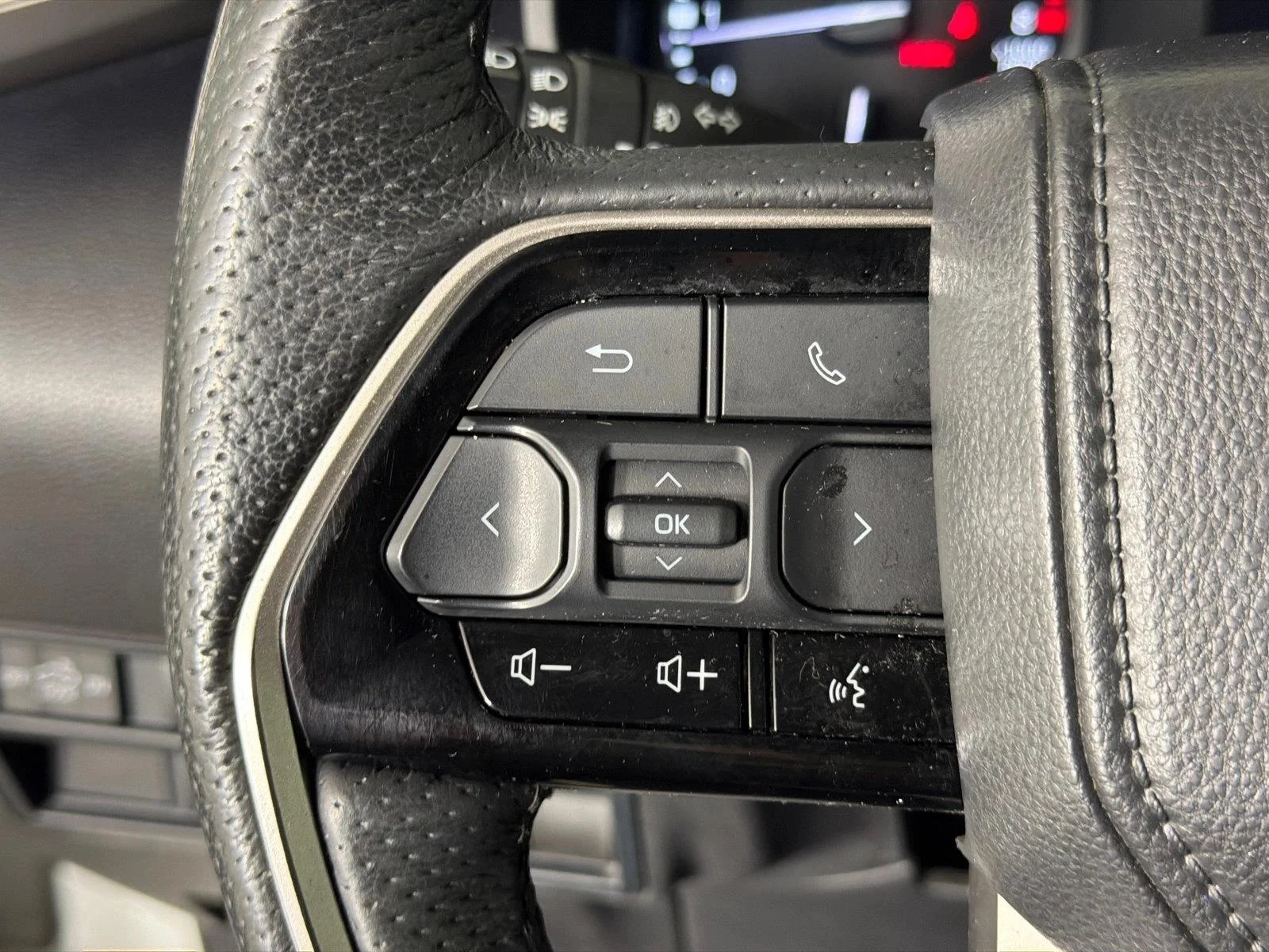 Used 2022 White Toyota SR5 image 24