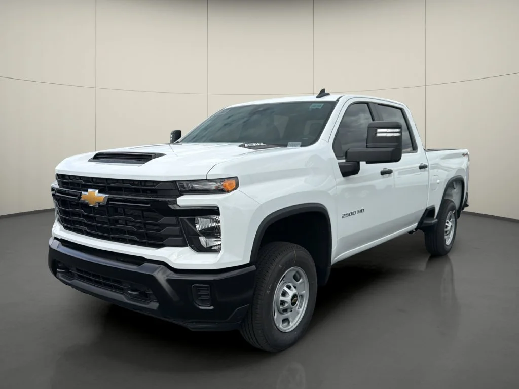 New 2026 Summit White Chevrolet WT image 3