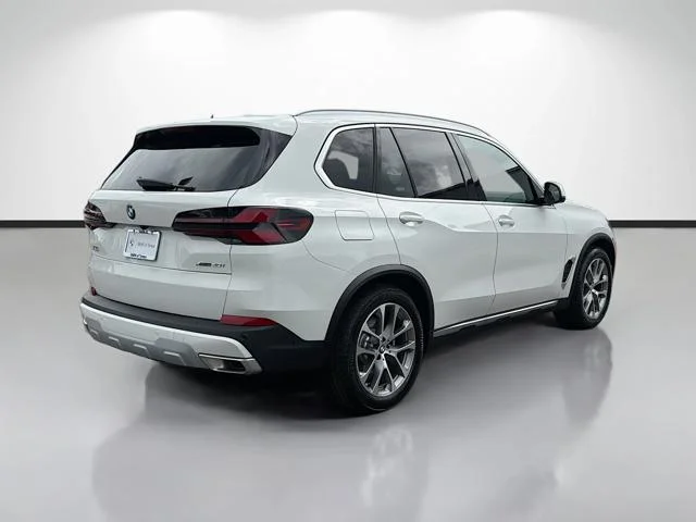 New 2026 Alpine White BMW xDrive40i image 3