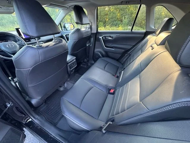 Used 2024  Toyota XLE Premium image 19