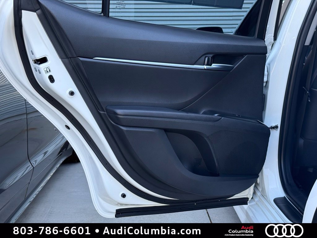 Used 2018 White Toyota SE image 21