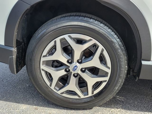 Used 2022 White Subaru Premium image 7