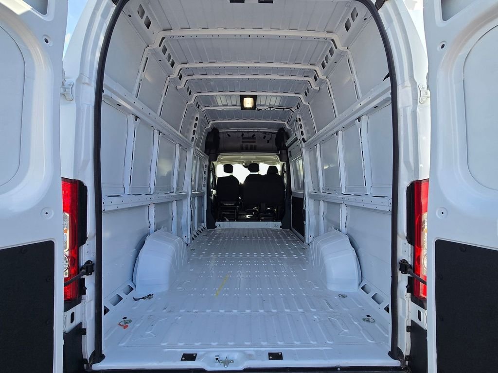 New 2026 Bright White Clear-Coat Exterior Paint RAM Tradesman image 6