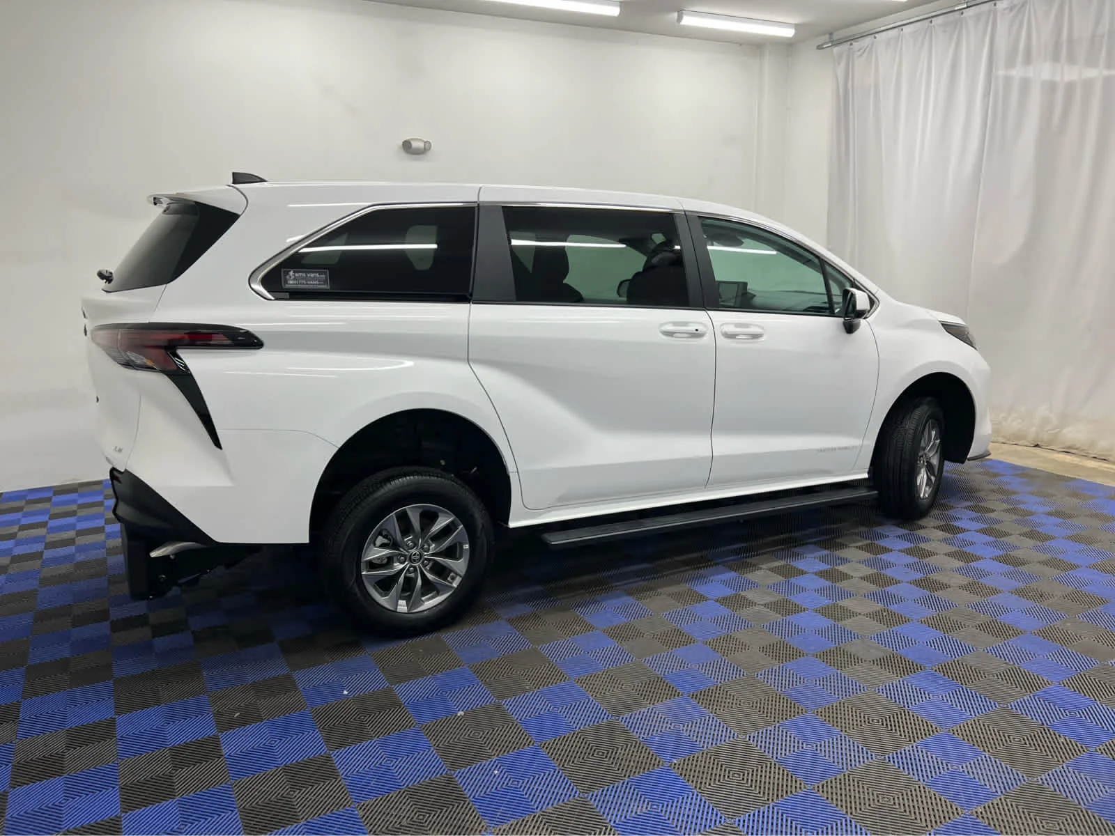 Used 2025 Ice Cap Toyota LE image 14