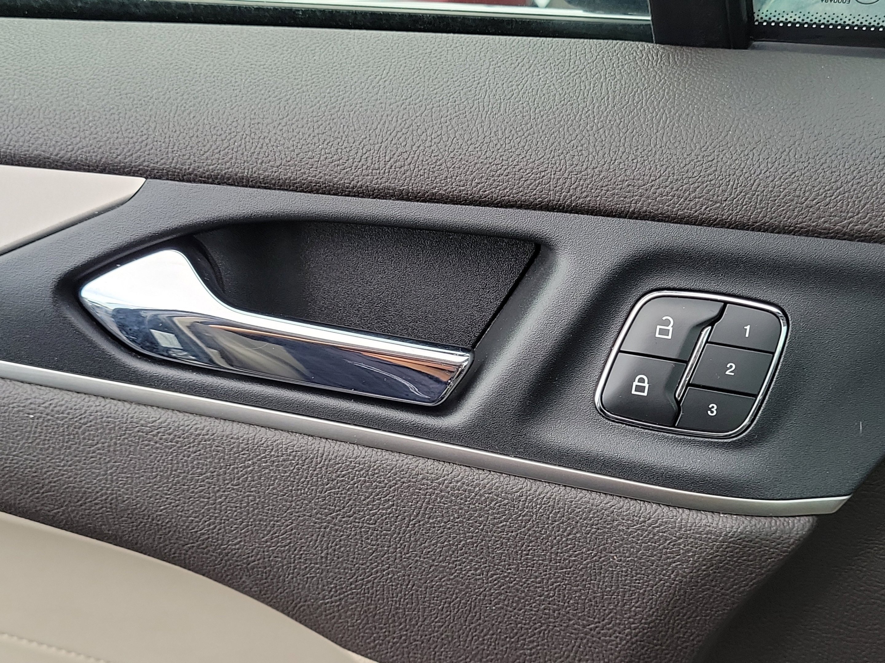 Used 2019 Sea Green Lincoln Standard image 27