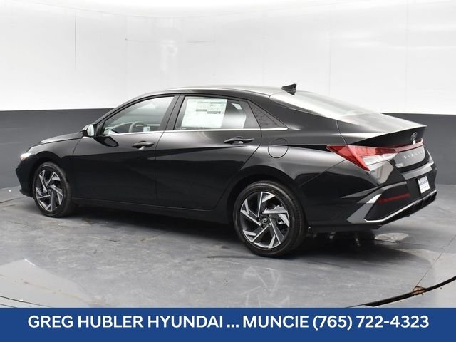 Used 2025 Black Hyundai SEL Convenience image 13