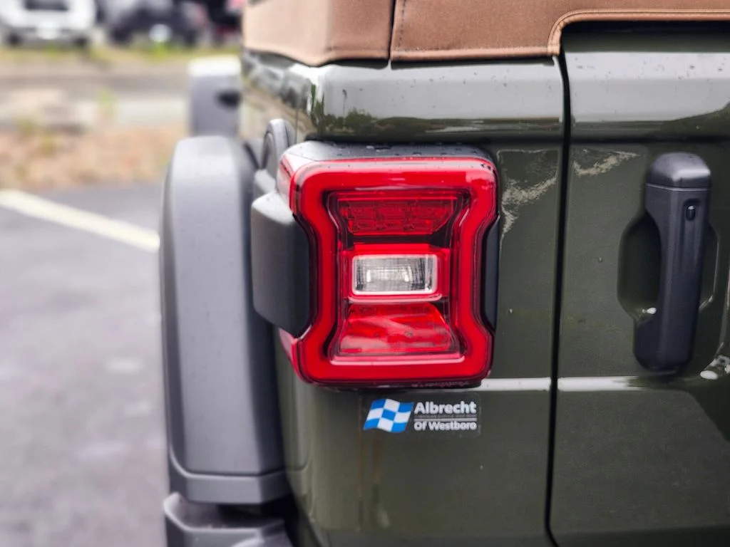 Used 2023 Green Jeep Rubicon image 9