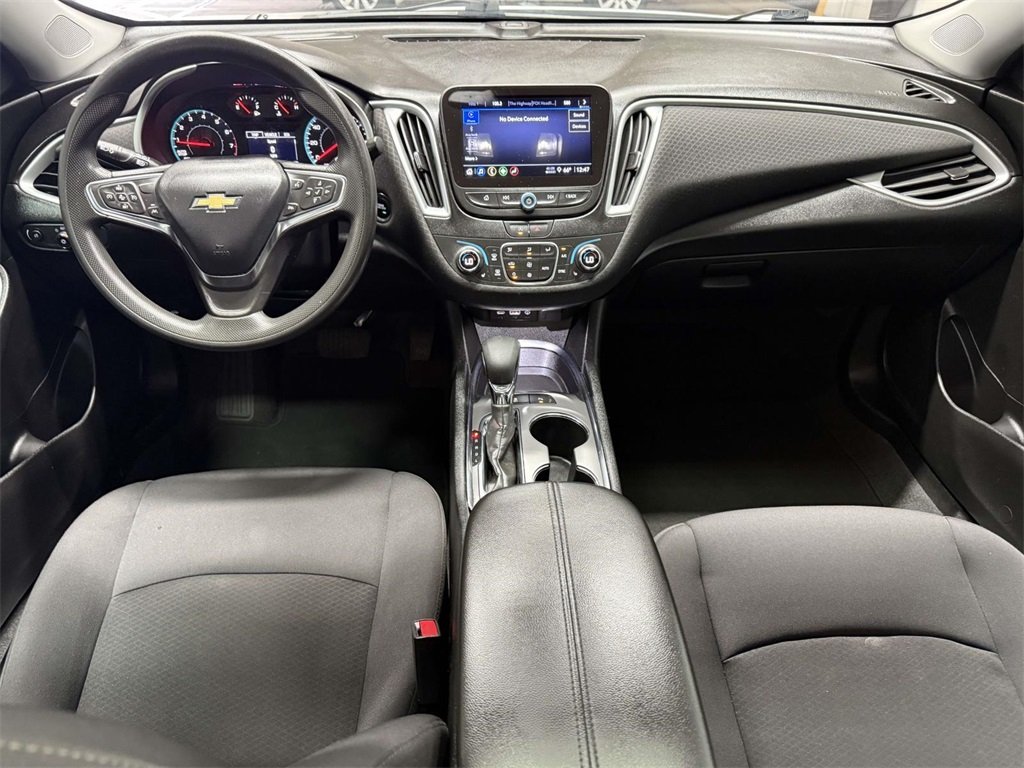 2024 Chevrolet Malibu 1LT photo 2