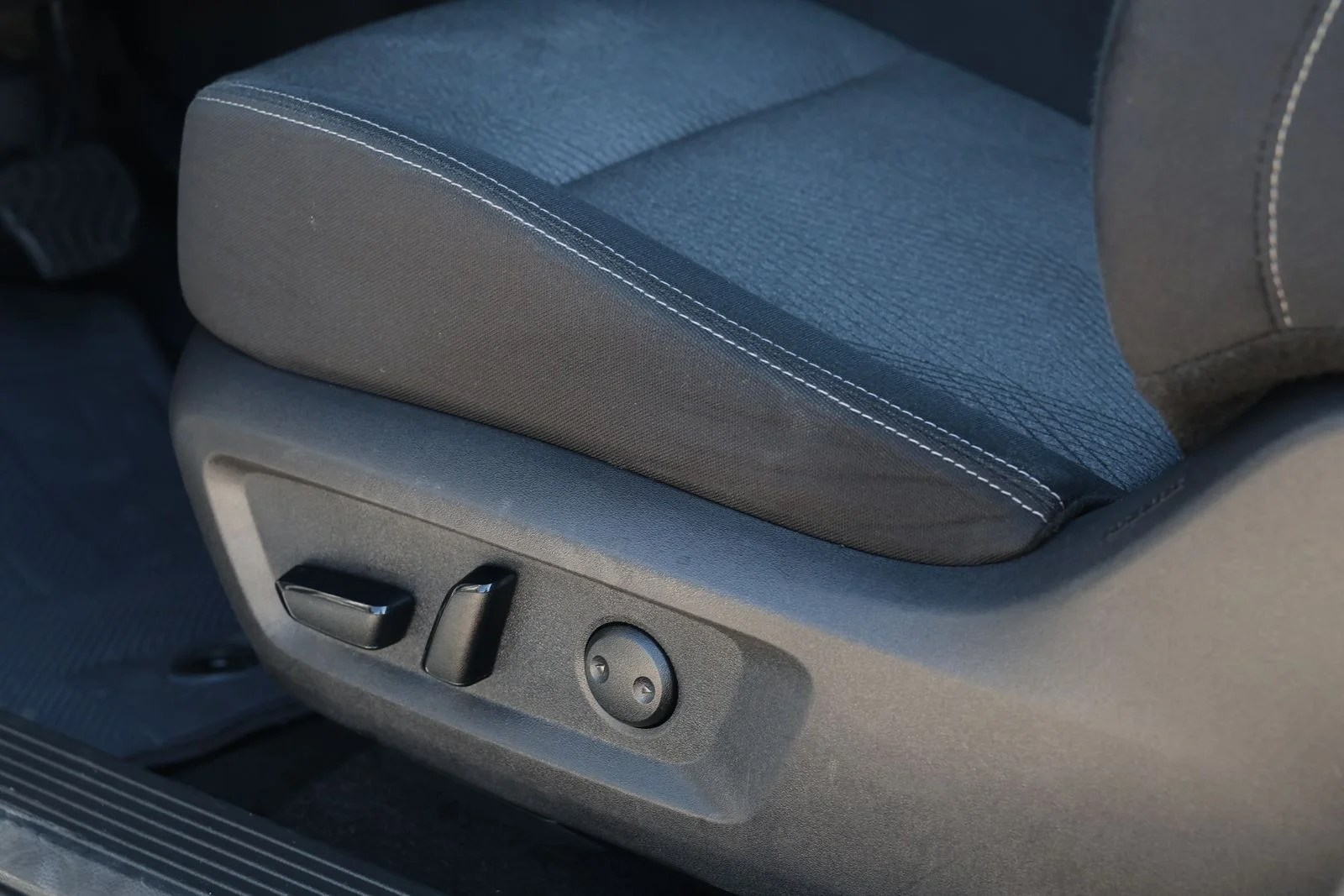 Used 2024 Gray Nissan SV image 28