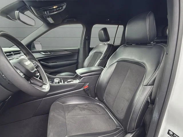 Used 2024 White Jeep Altitude image 10