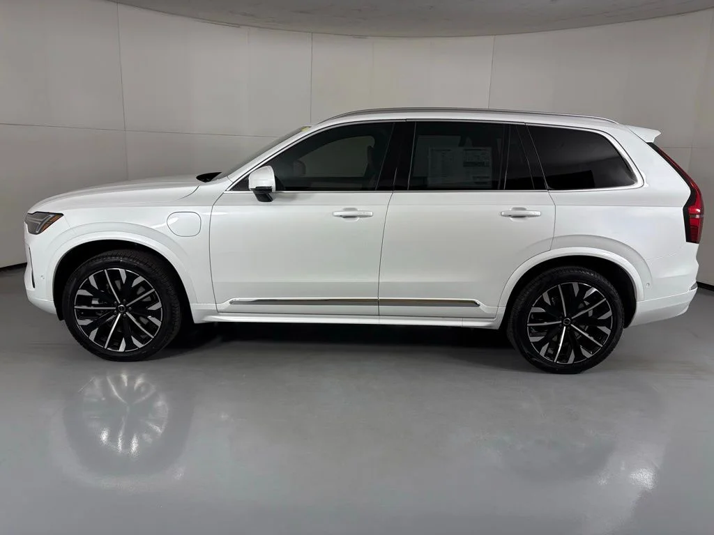 New 2026 White Volvo T8 Plus image 5