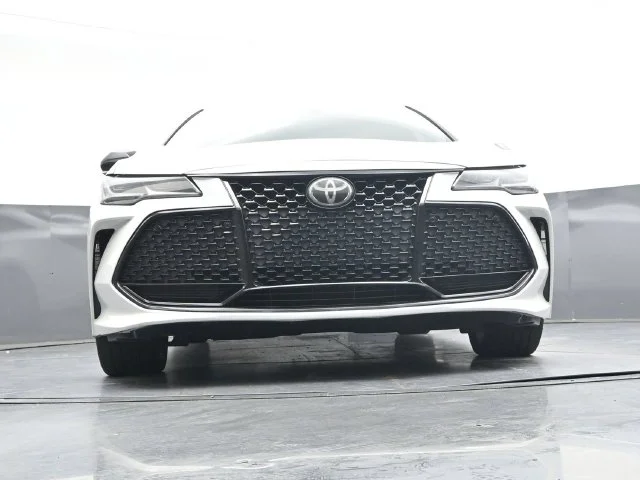 Used 2019 Pearl Toyota Touring image 38