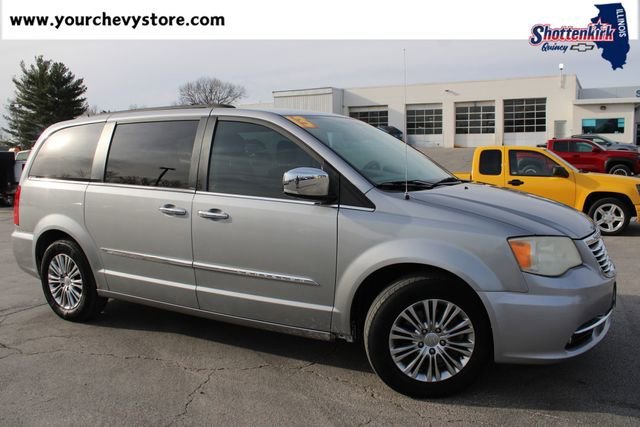 2013 Chrysler Town & Country Touring-L