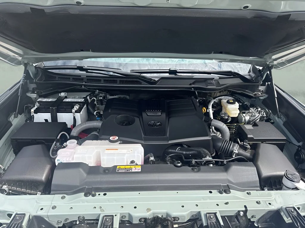 Used 2025  Toyota Limited image 33