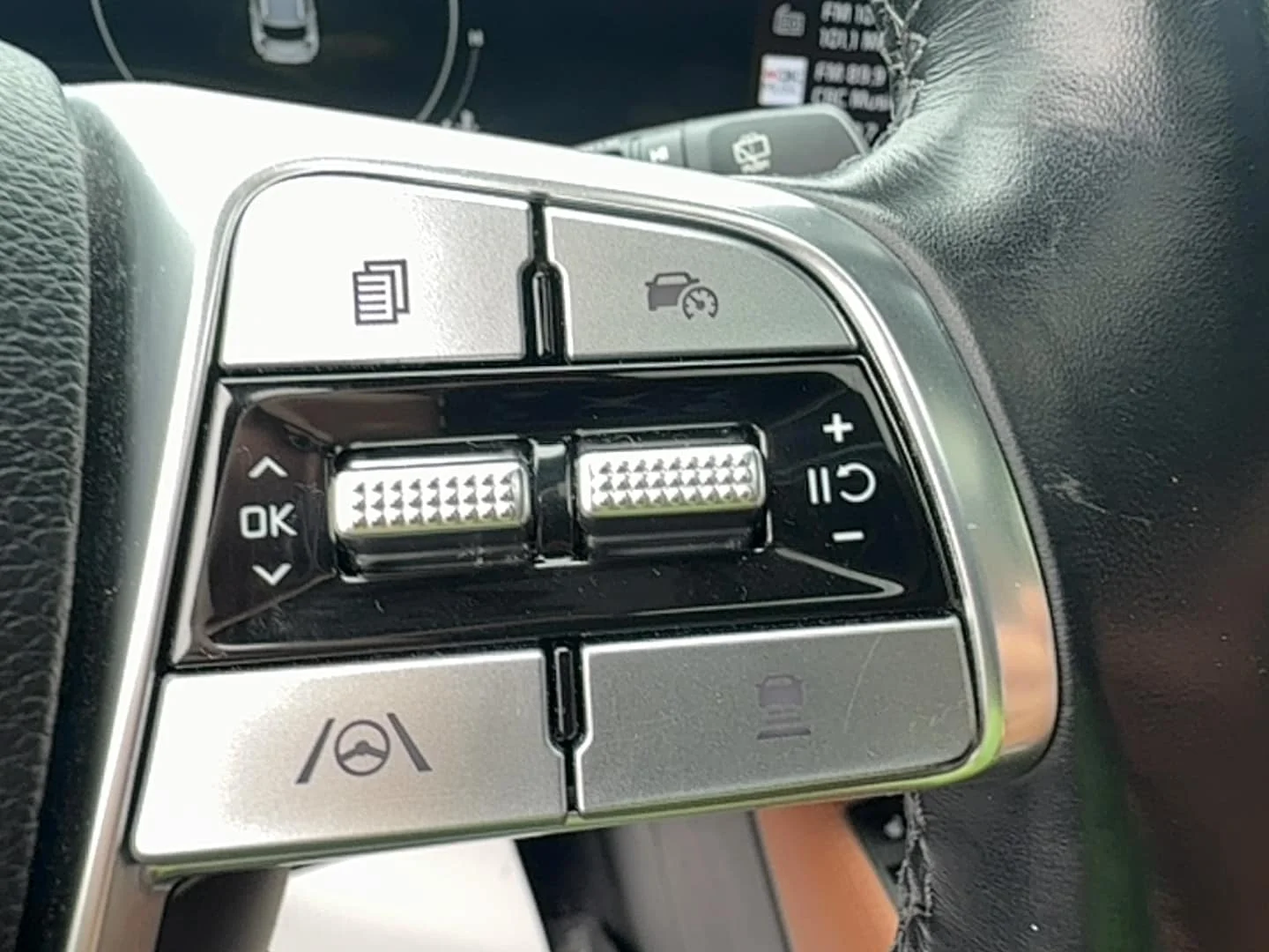 Used 2024 White Kia SX X-LINE image 16