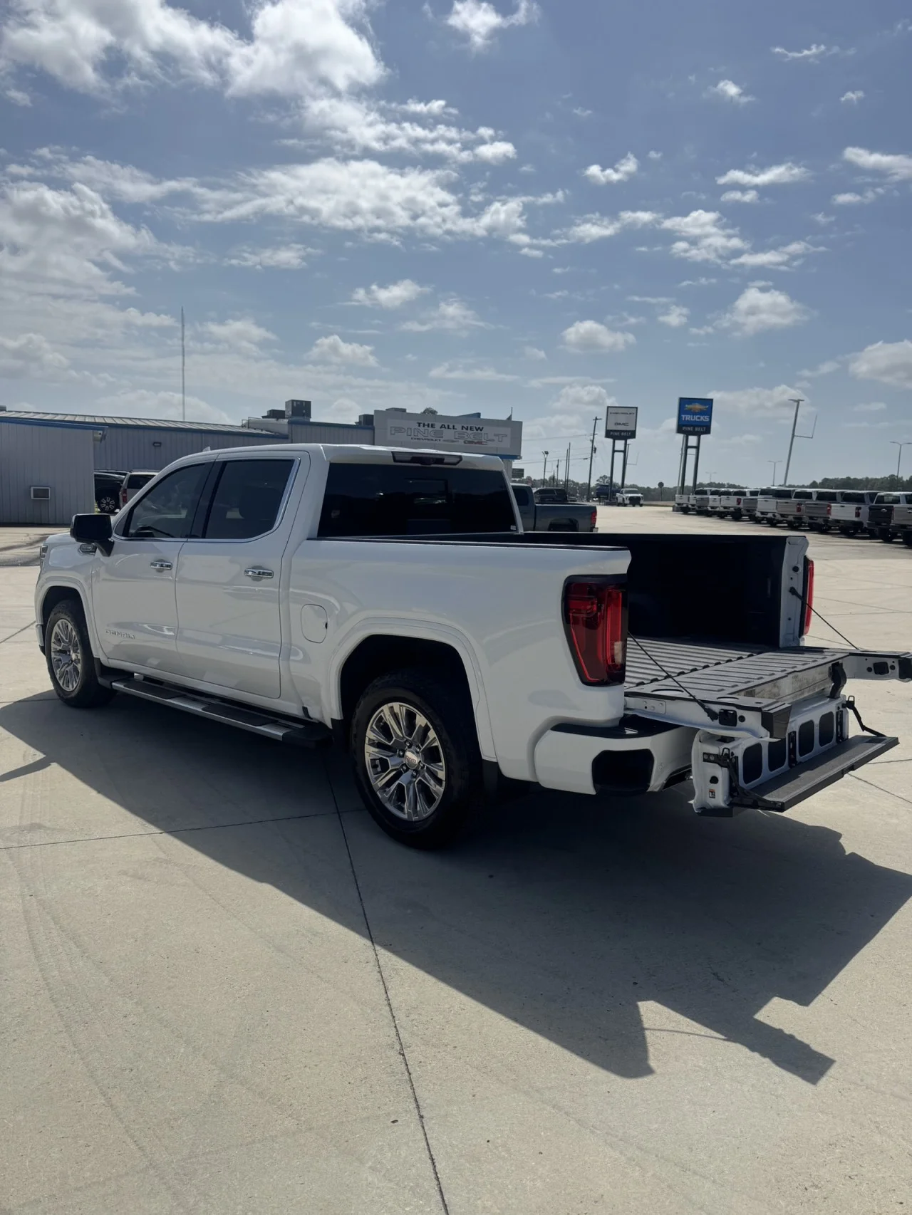 Used 2023 SUMMIT WHITE GMC Denali image 10