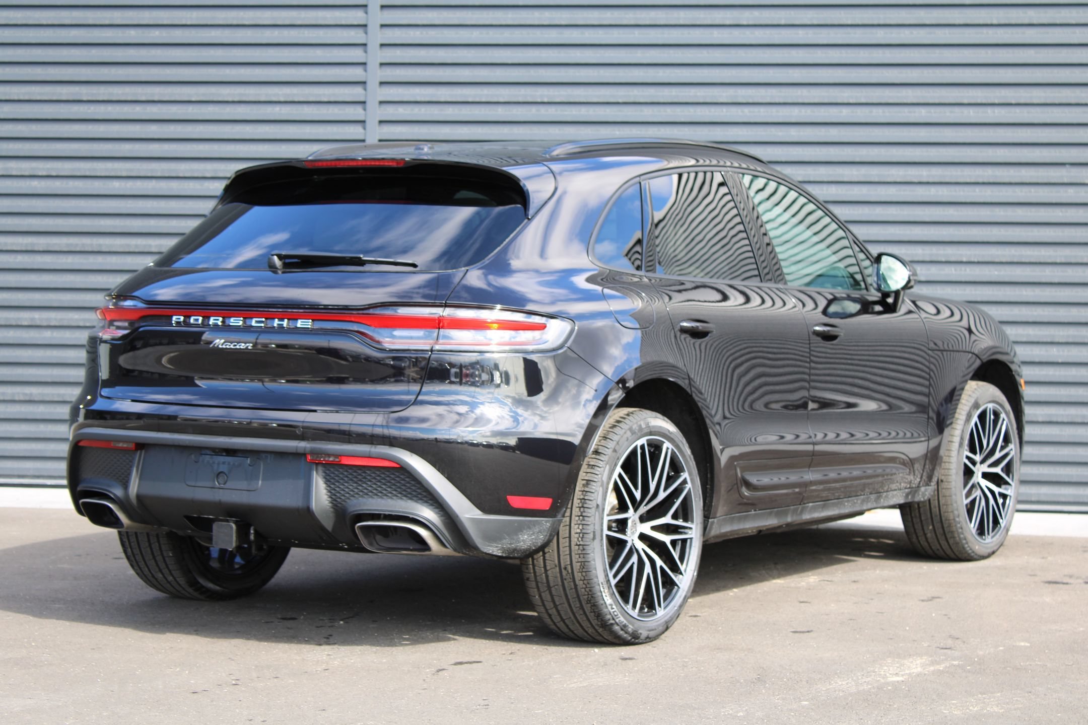 2026 Porsche Macan T - Photo 9