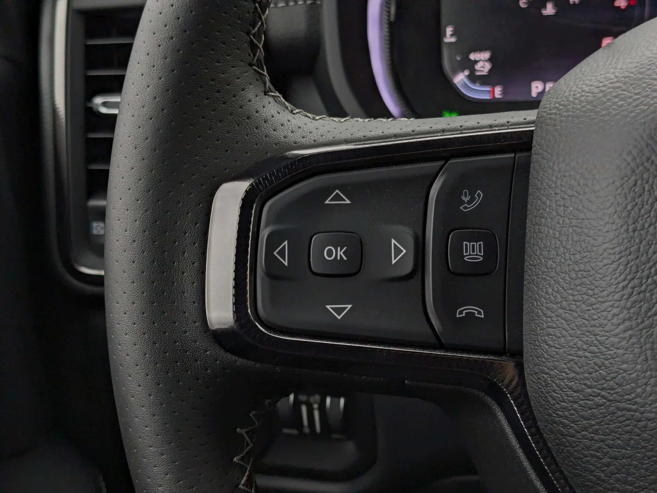 New 2026 White RAM Rebel - - Level 1 Grp - 5th Wheel/Gooseneck Prep - Ventilated Leather Seats - Alpine Audio & More! image 18