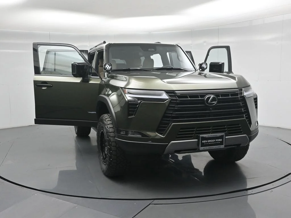 Used 2025 Green Lexus 550 Overtrail+ image 30